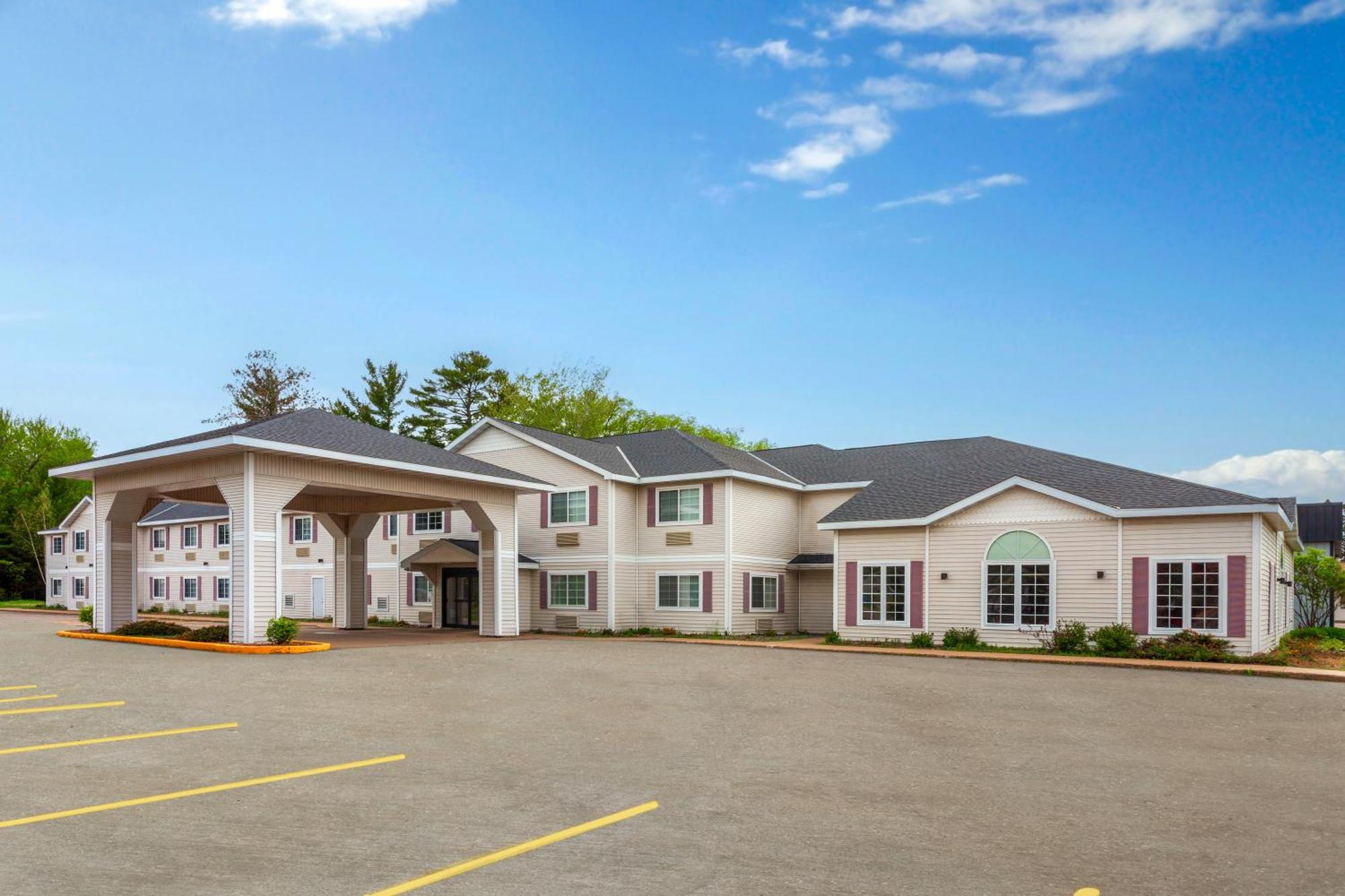 Americinn By Wyndham Eagle River Downtown Buitenkant foto
